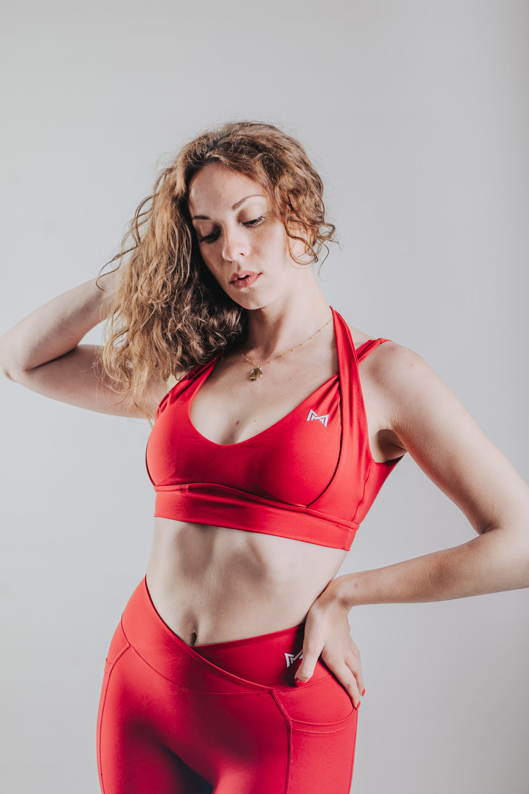 SUJETADOR HALTER ESCULPIDO