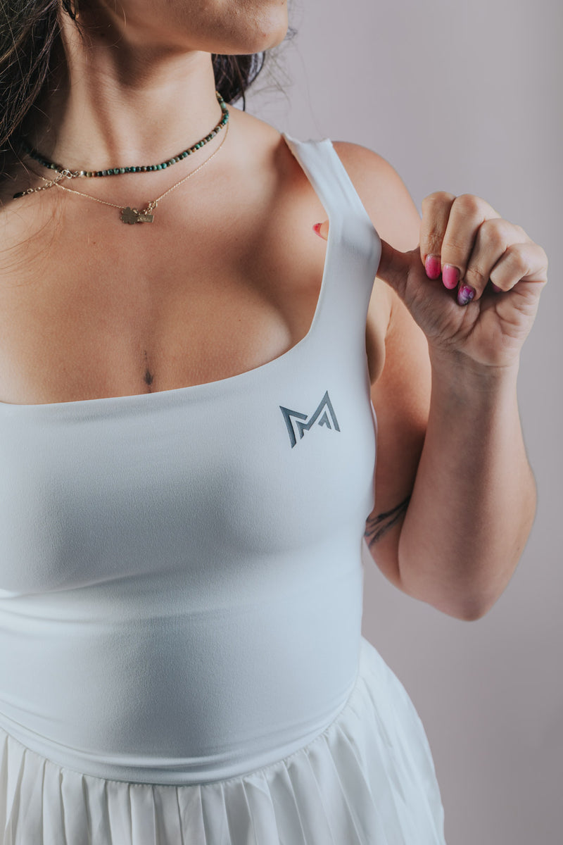 VESTIDO DE LÍNEA LIMPIA