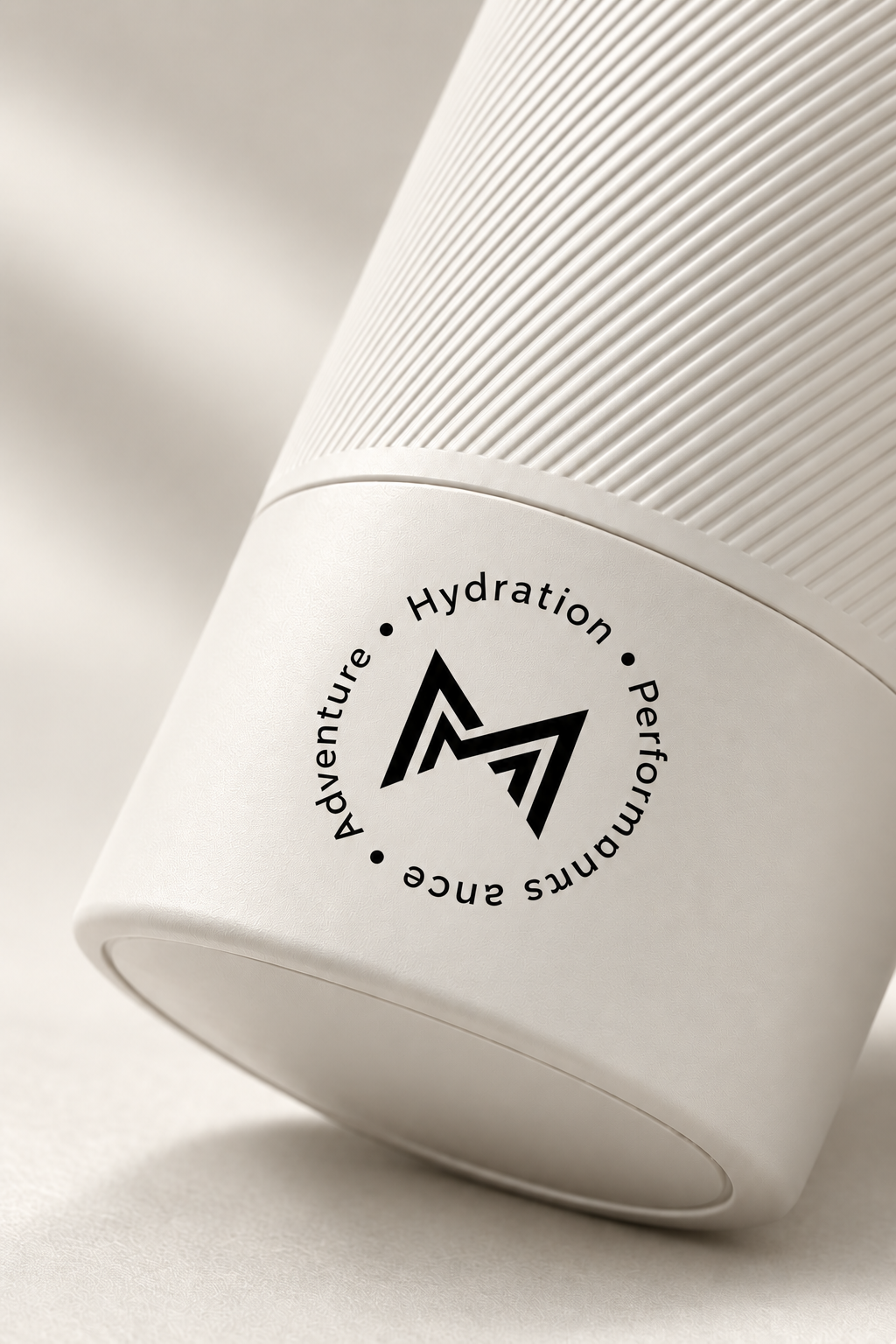 MOVE Bottle™ – Bidon Sportowy z Uchwytem na Telefon