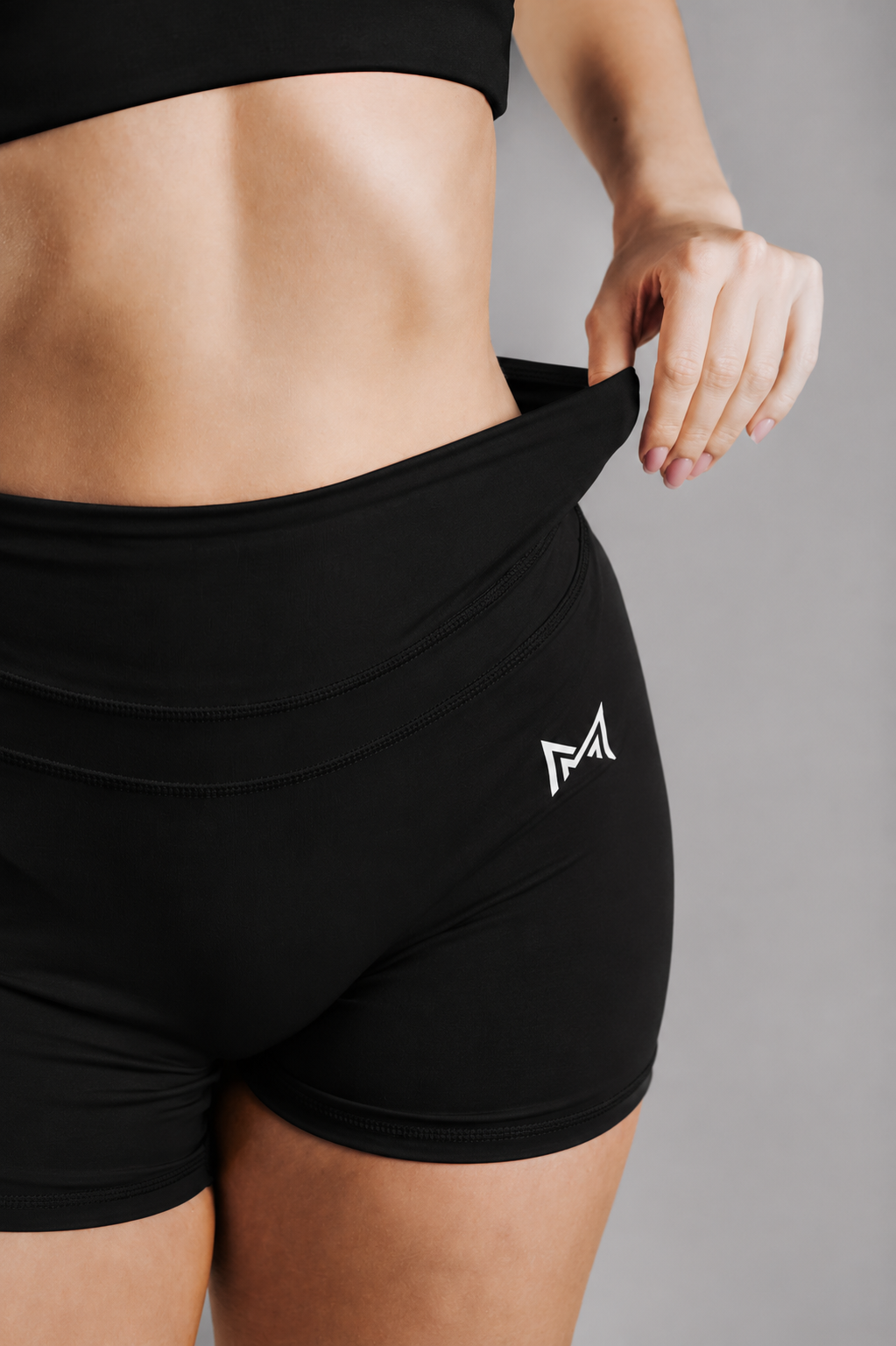 ESSENTIAL SCULPT SHORT - BLACK