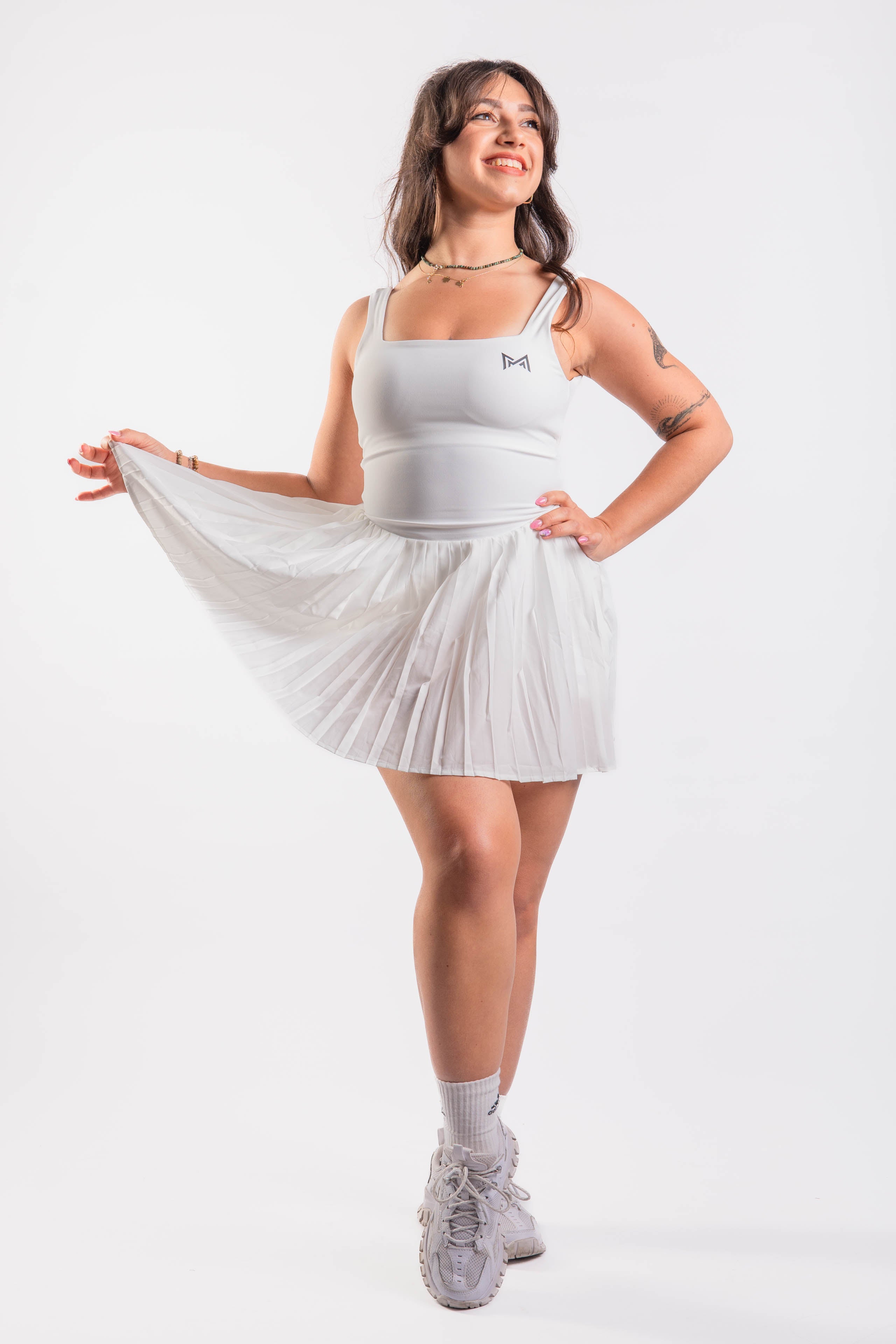 VESTIDO DE LÍNEA LIMPIA