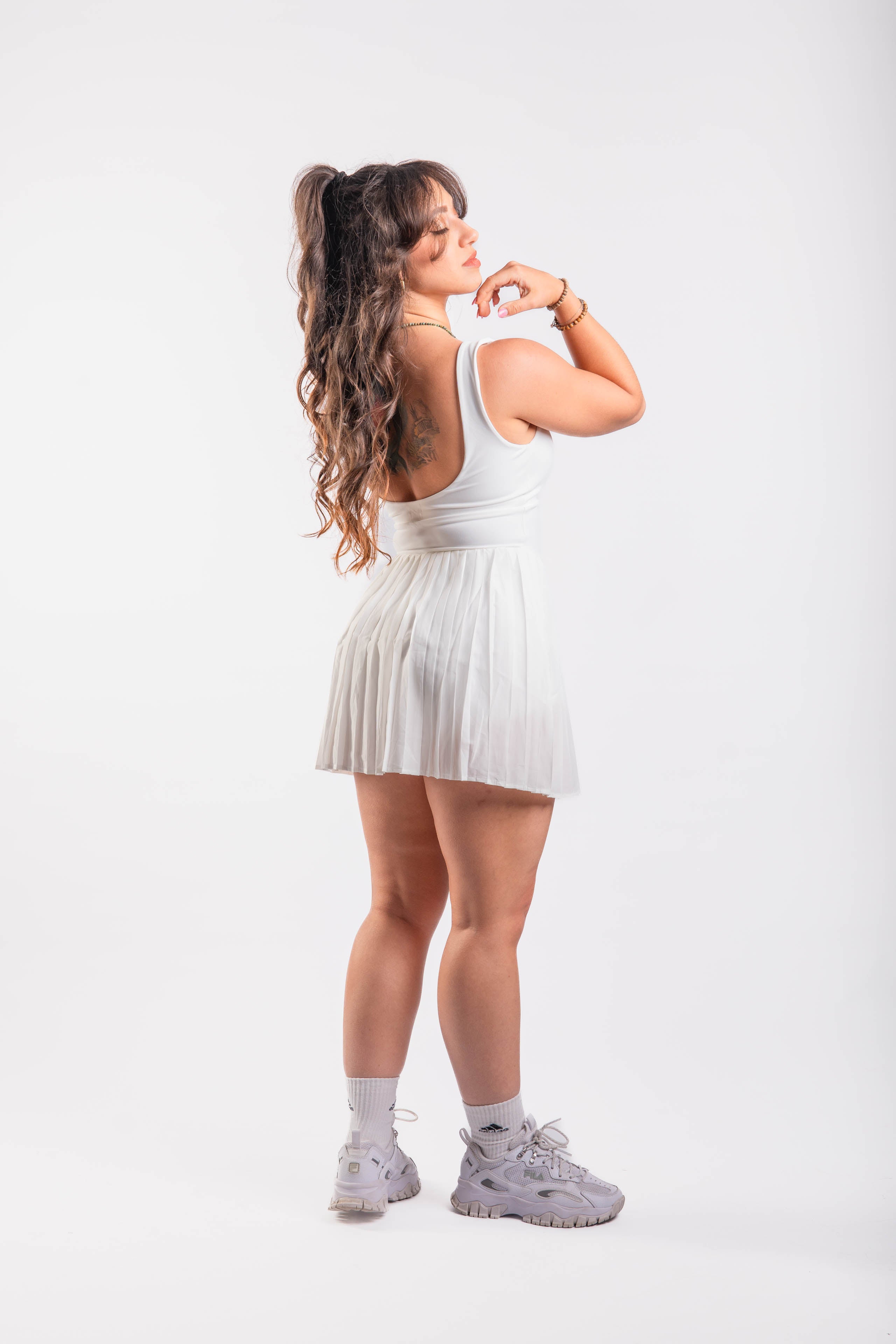 VESTIDO DE LÍNEA LIMPIA