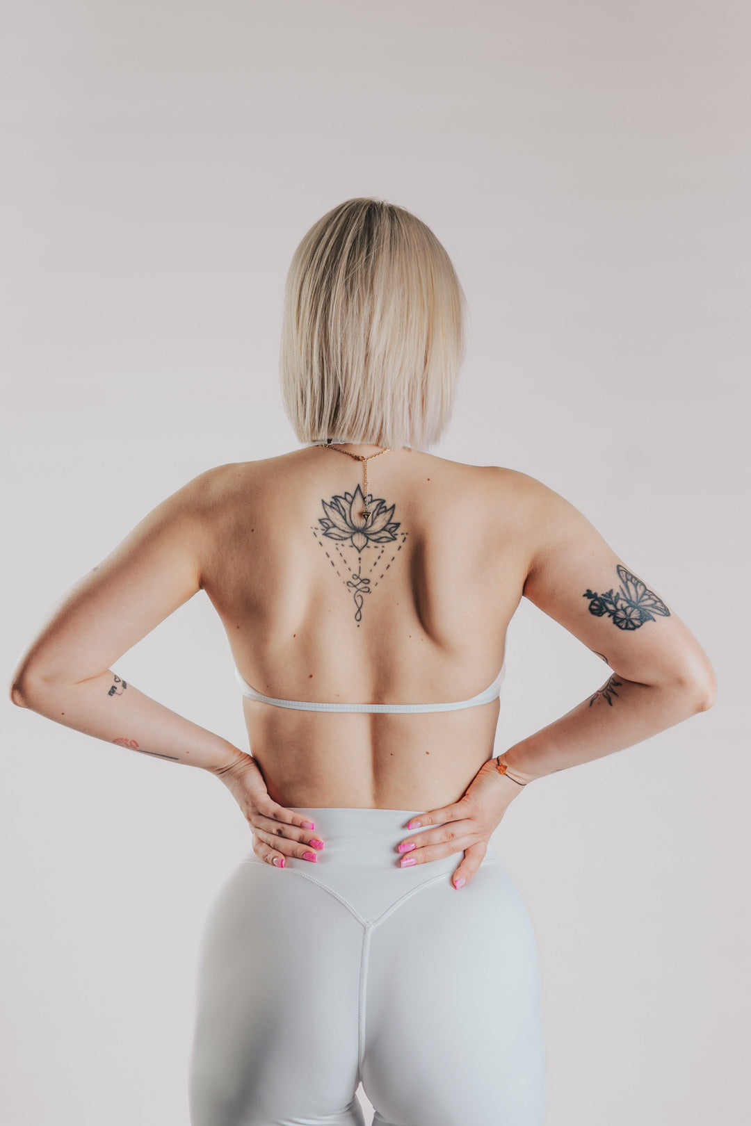 SUJETADOR HALTER ESCULPIDO