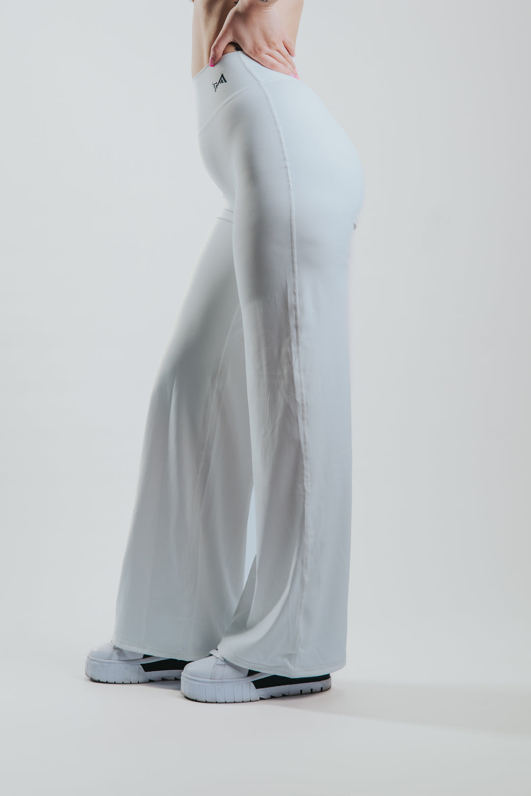 SUJETADOR HALTER ESCULPIDO