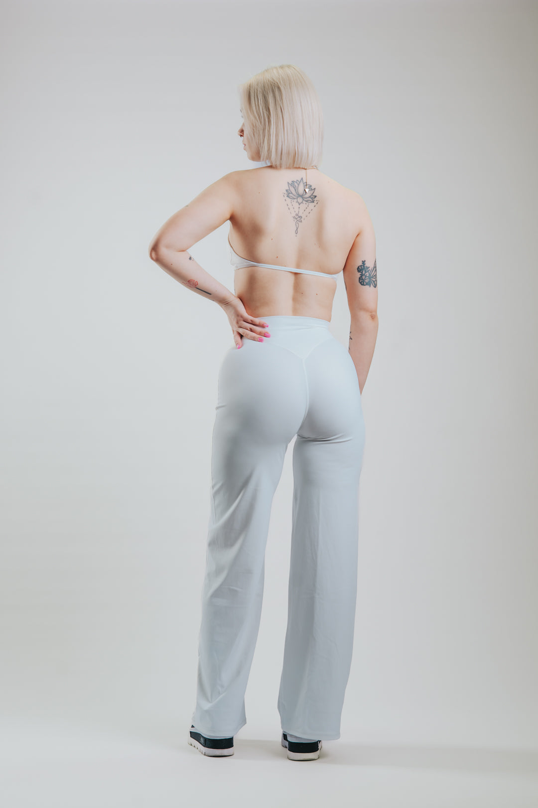 SUJETADOR HALTER ESCULPIDO