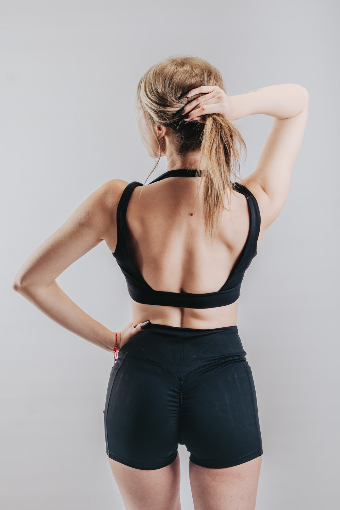 HIGH SUPPORT SPORT TOP - BLACK