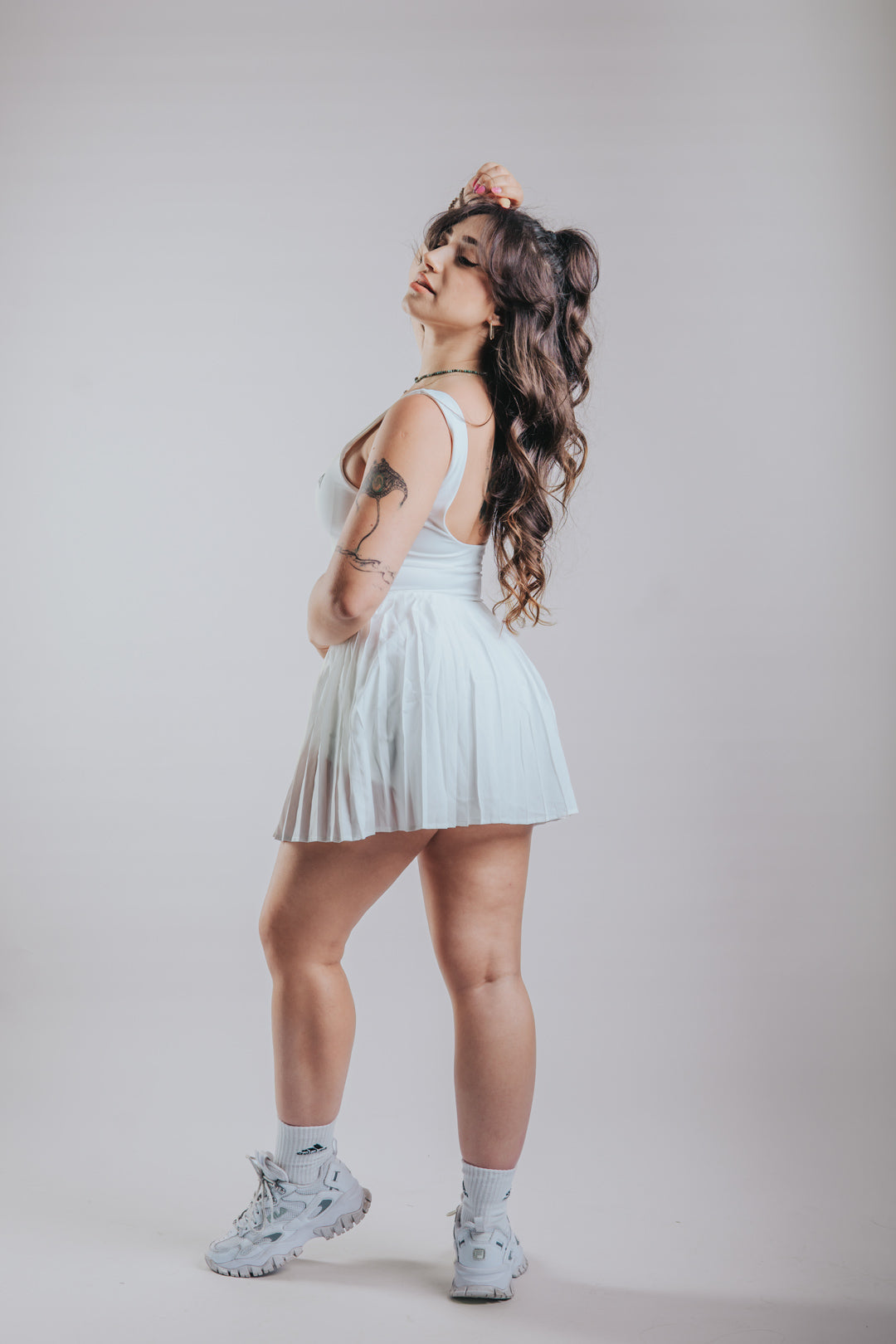 VESTIDO DE LÍNEA LIMPIA