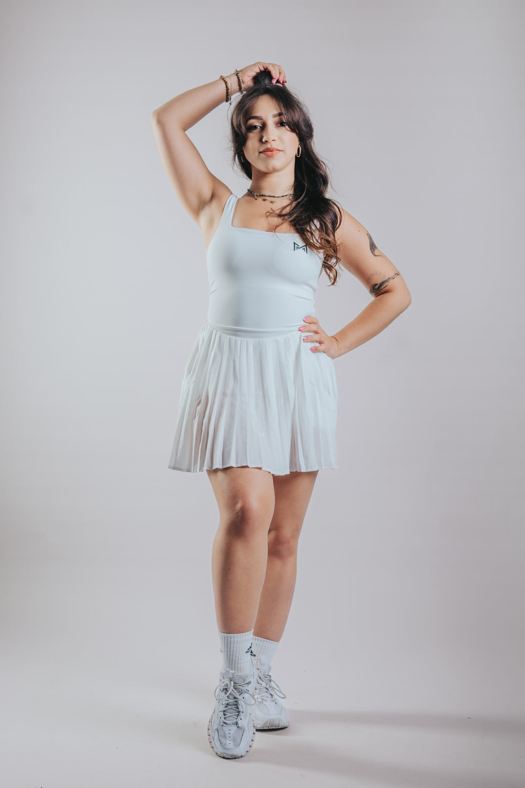 VESTIDO DE LÍNEA LIMPIA