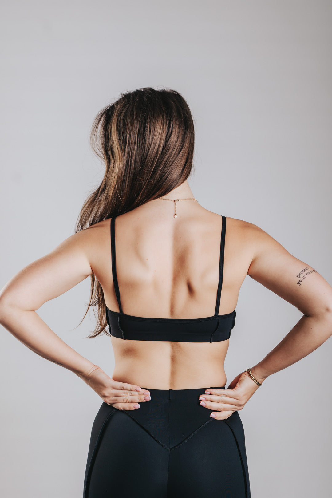 ELEVATE PERFORMANCE TOP- Black