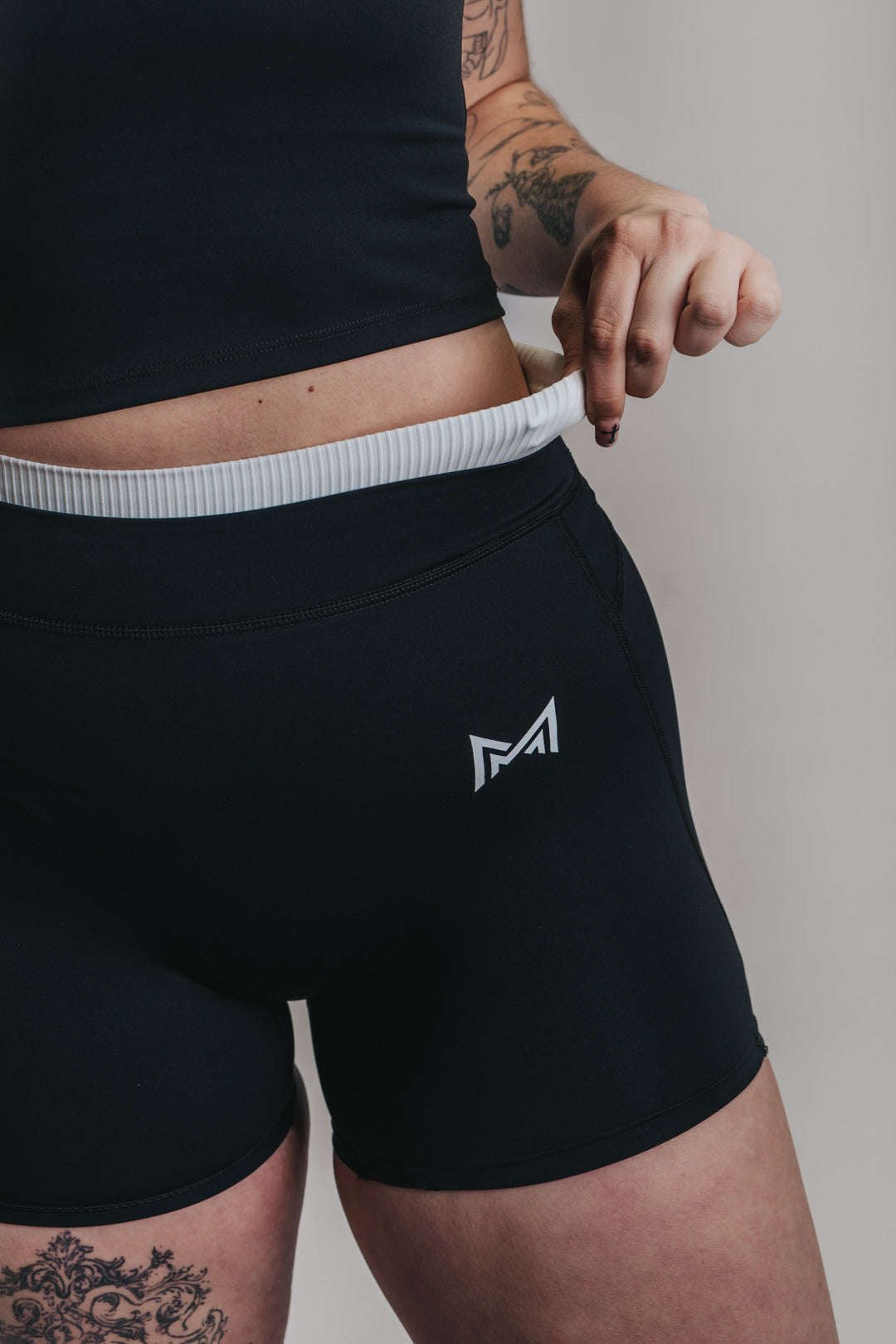 ENERGY FIT SHORTS - Black