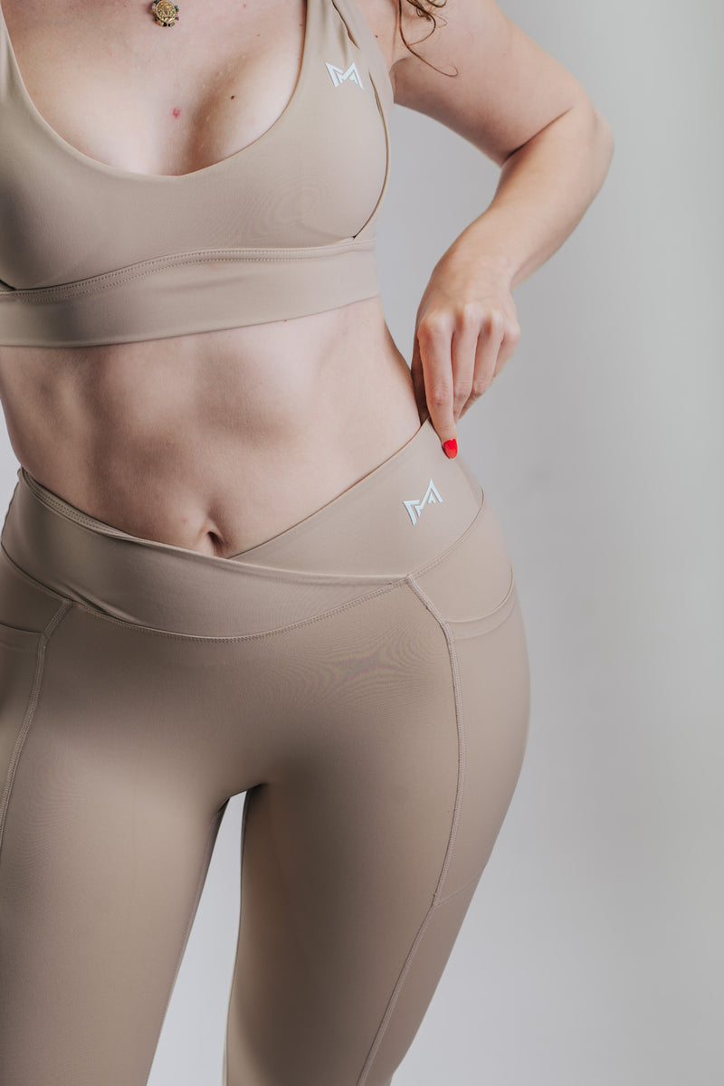SUJETADOR HALTER ESCULPIDO