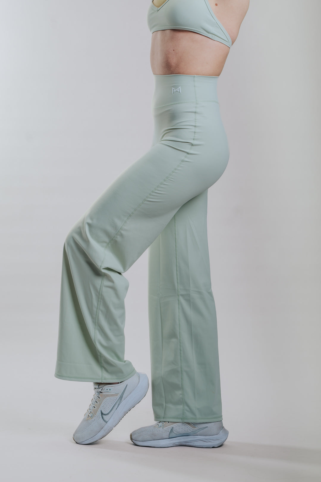 SUJETADOR HALTER ESCULPIDO
