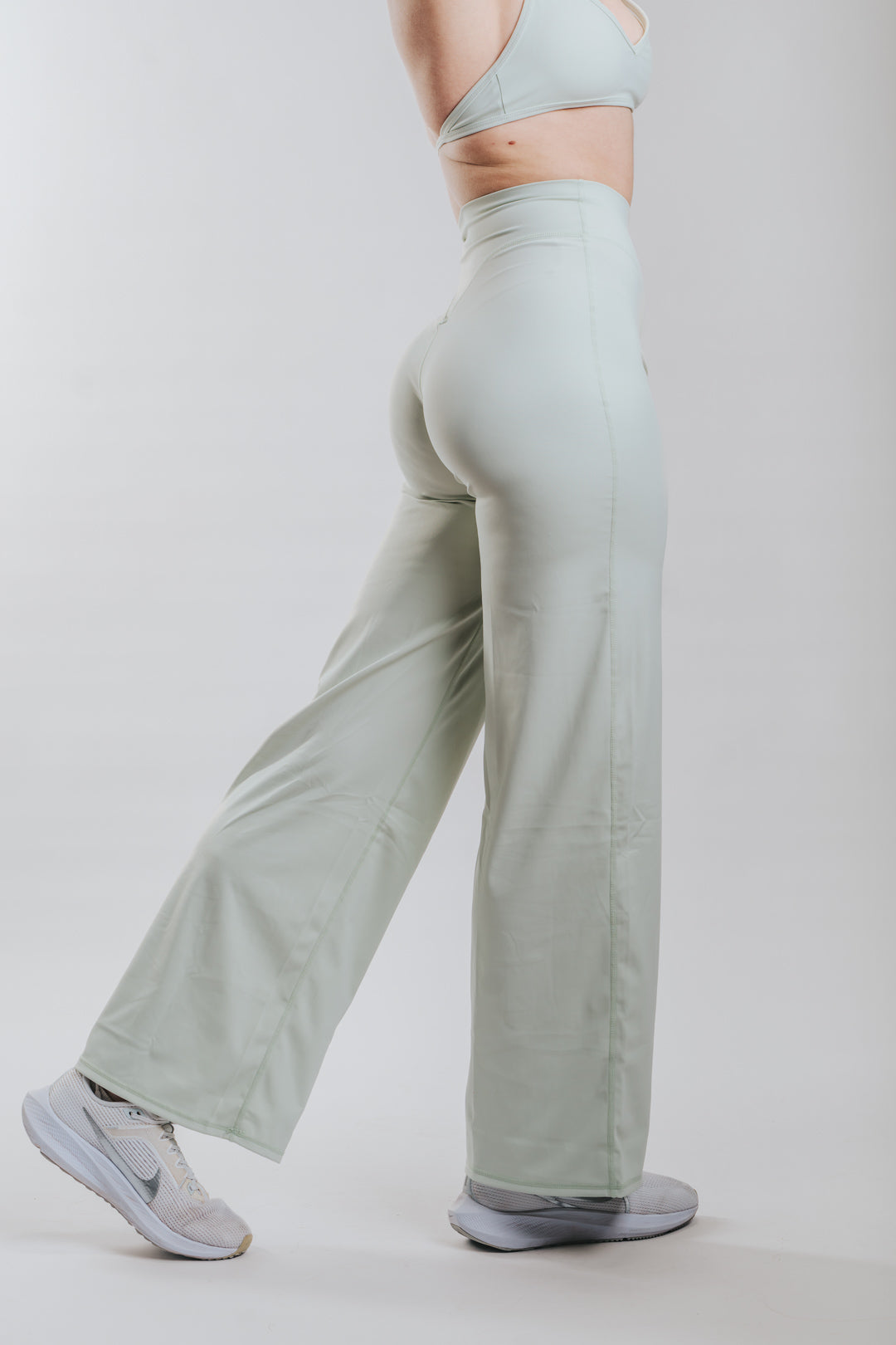 LUNA HALTER SPORT WIDE LEGGINGS - GREEN