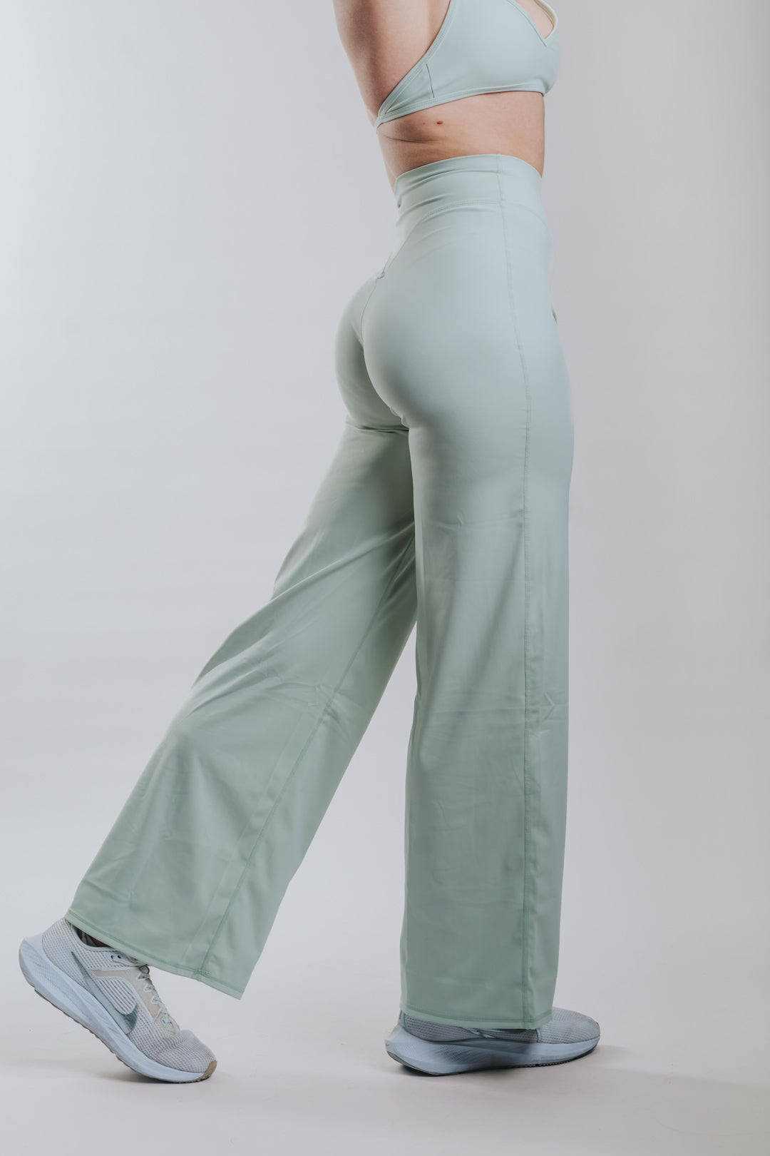 SUJETADOR HALTER ESCULPIDO