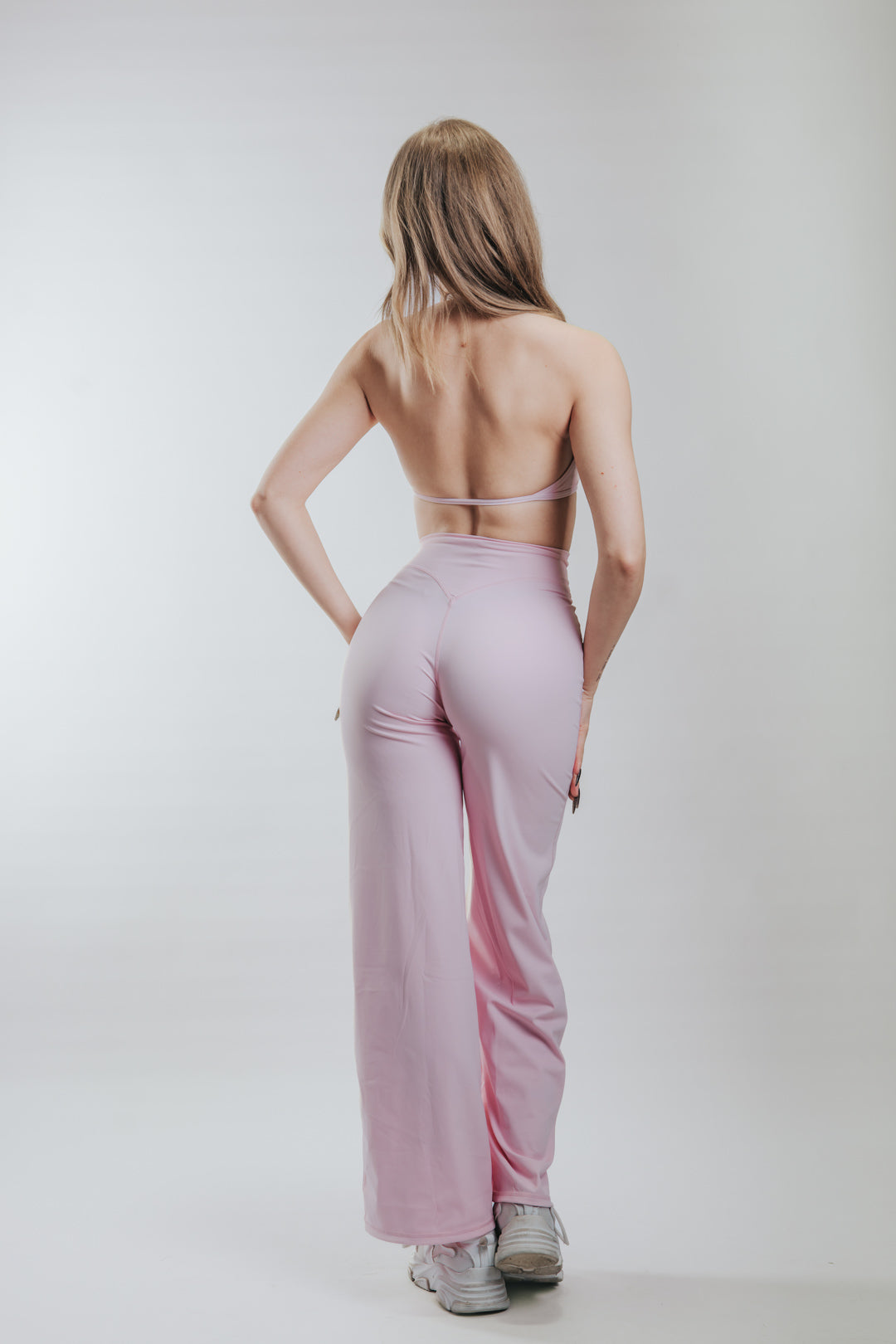 SUJETADOR HALTER ESCULPIDO