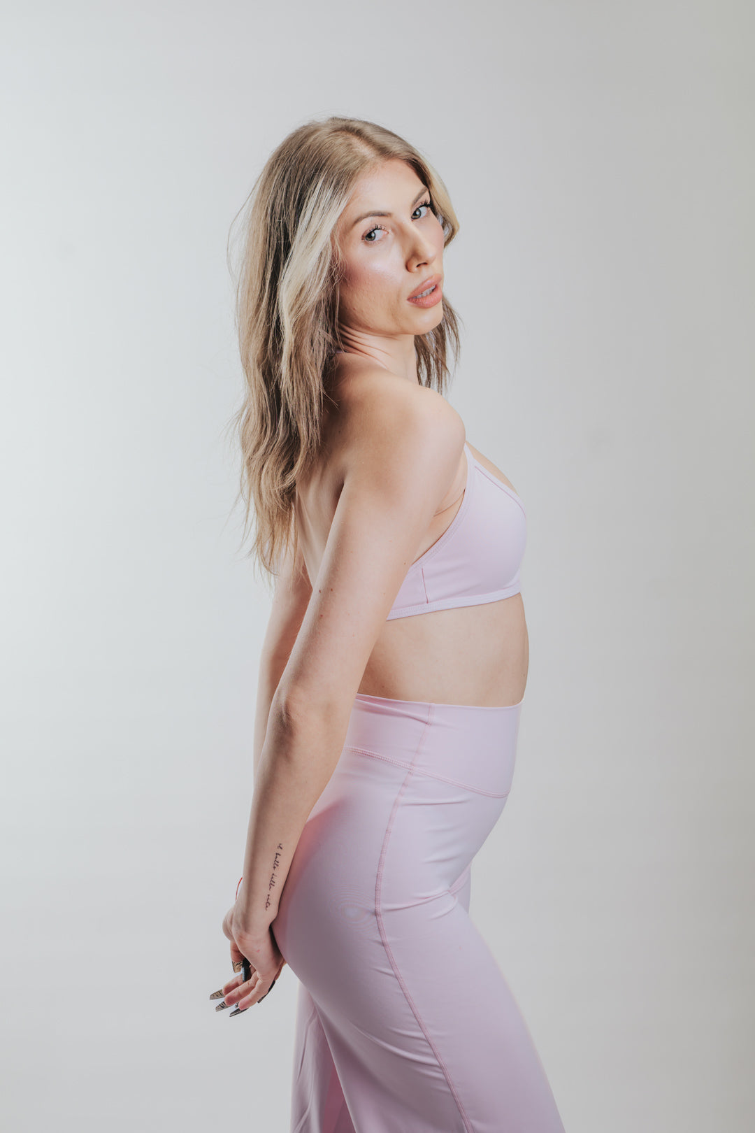 SUJETADOR HALTER ESCULPIDO